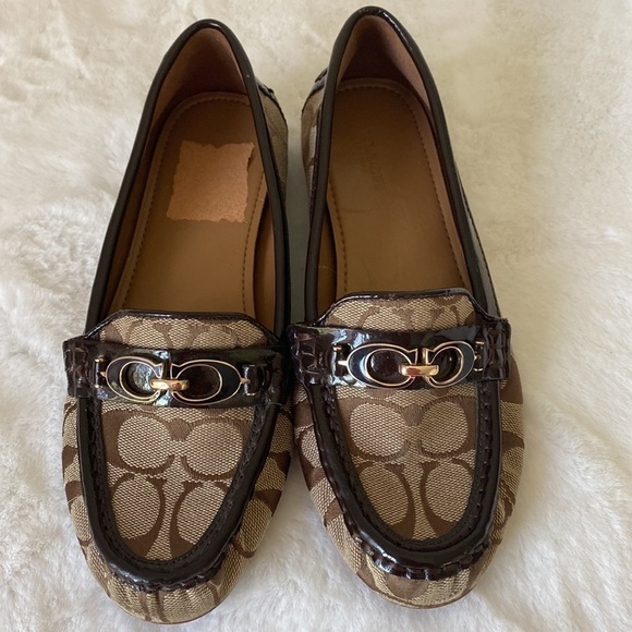 COACH Tan & Brown Signature Print Fortunata Driving Shoe/ Loafer Size 6.5 - Picture 2 of 9
